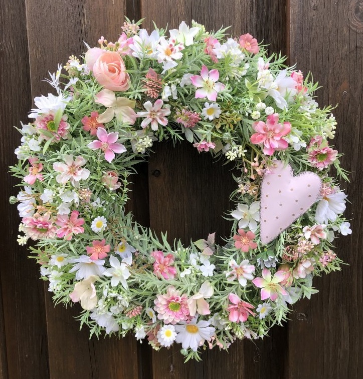 Celoroční věnec na dveře růže